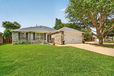 801 Pennsylvania Drive, Saginaw, TX 76131 - Photo 1