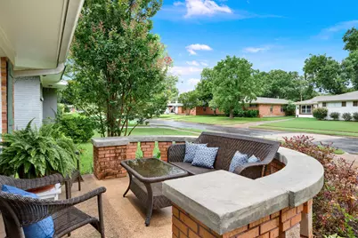 8835 Larchwood Drive, Dallas, TX 75238 - Photo 4