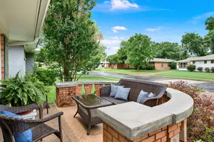 8835 Larchwood Dr, Dallas, TX 75238 - Photo 4