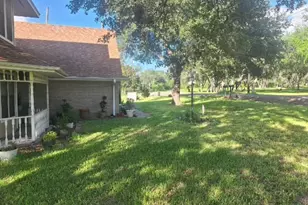 225 Linney Ln, Beeville, TX 78102 - Photo 2
