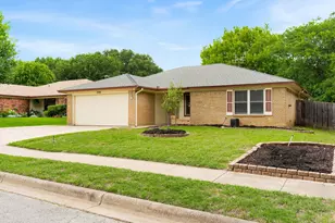 1008 Green Ridge Terrace, Saginaw, TX 76179 - Photo 4