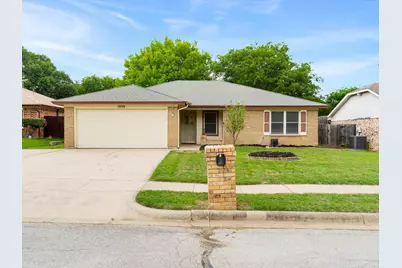 1008 Green Ridge Terrace, Saginaw, TX 76179 - Photo 2