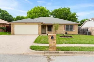 1008 Green Ridge Terrace, Saginaw, TX 76179 - Photo 2