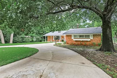 111 W Tennie Street, Gainesville, TX 76240 - Photo 4