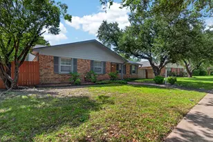 2935 Rolling Hills Dr, Carrollton, TX 75007 - Photo 2