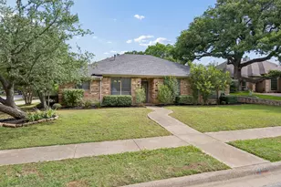 2128 N Aspenwood Dr, Grapevine, TX 76051 - Photo 2