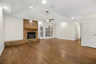 2128 N Aspenwood Dr, Grapevine, TX 76051 - Photo 6