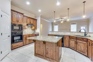 400 Hudson Ln, Burleson, TX 76028 - Photo 10