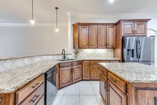 400 Hudson Ln, Burleson, TX 76028 - Photo 12