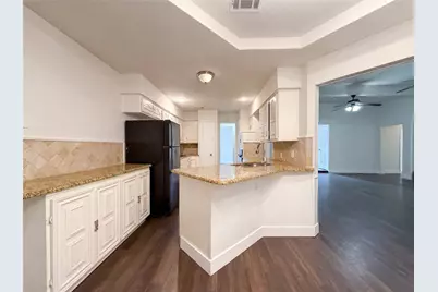 2005 N Arbor Rose Drive, Grand Prairie, TX 75050 - Photo 6