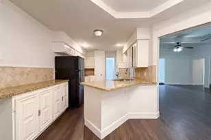 2005 N Arbor Rose Dr, Grand Prairie, TX 75050 - Photo 6