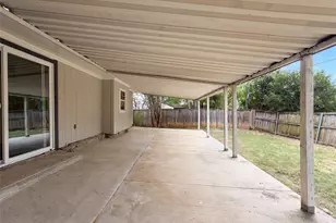 2005 N Arbor Rose Dr, Grand Prairie, TX 75050 - Photo 24