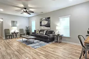 327 E Hull St, Denison, TX 75021 - Photo 2