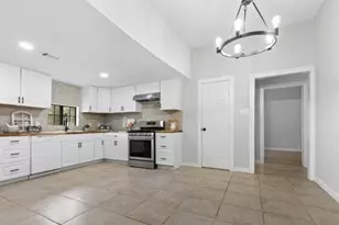 327 E Hull St, Denison, TX 75021 - Photo 12
