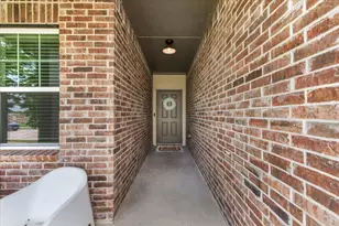 1537 Shadow Hawk Dr, Fort Worth, TX 76052 - Photo 4