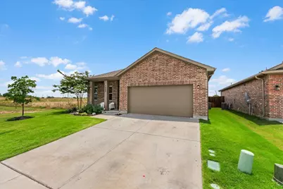 1537 Shadow Hawk Drive, Fort Worth, TX 76052 - Photo 2