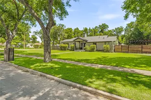 912 Calaveras St, Graham, TX 76450 - Photo 4