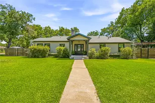912 Calaveras St, Graham, TX 76450 - Photo 2