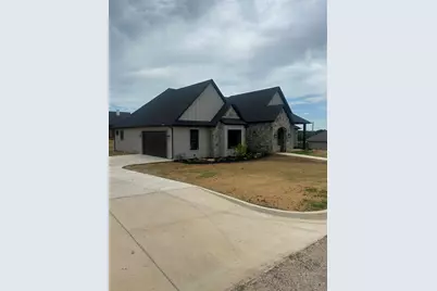 1604 N Mason, Bowie, TX 76230 - Photo 2