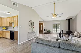 3206 Wintersmith Dr, Arlington, TX 76014 - Photo 4