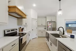 924 Rodgers Ave, Godley, TX 76044 - Photo 6