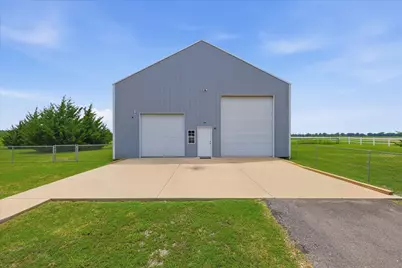 110 Highview Road, Ennis, TX 75119 - Photo 2