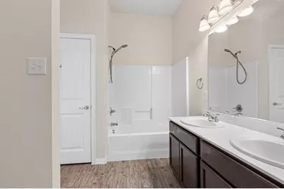 710 Woodcrest Drive, Ennis, TX 75119 - Photo 10