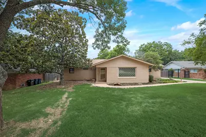 5700 Wessex Avenue, Fort Worth, TX 76133 - Photo 1