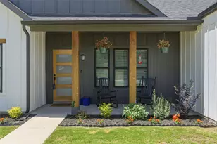 2312 Neches St, Granbury, TX 76048 - Photo 2