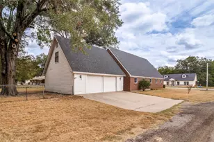 401 N Main St, Bogata, TX 75417 - Photo 4