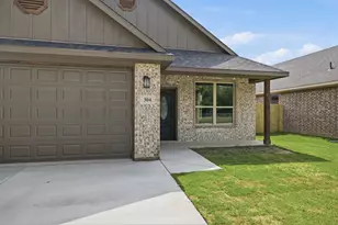 304 Evans St, Cleburne, TX 76031 - Photo 4
