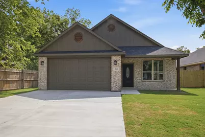 304 Evans Street, Cleburne, TX 76031 - Photo 1