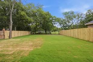 304 Evans St, Cleburne, TX 76031 - Photo 24