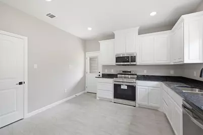 304 Evans Street, Cleburne, TX 76031 - Photo 12