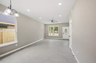 304 Evans St, Cleburne, TX 76031 - Photo 10