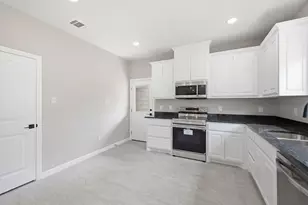 304 Evans St, Cleburne, TX 76031 - Photo 12