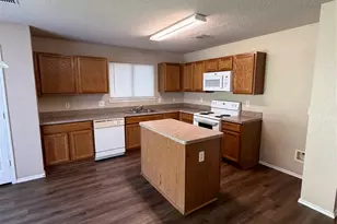 111 Palm Dr, Lancaster, TX 75146 - Photo 4