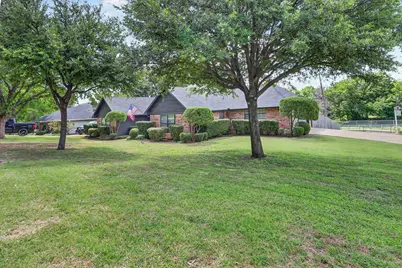 1002 Capetown Drive, Grand Prairie, TX 75050 - Photo 2