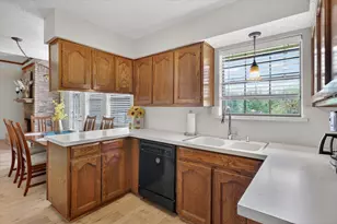 1002 Capetown Dr, Grand Prairie, TX 75050 - Photo 10
