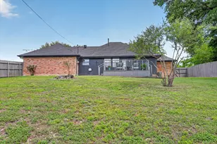 1002 Capetown Dr, Grand Prairie, TX 75050 - Photo 24