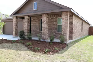 333 Beekeeper Dr, Fort Worth, TX 76131 - Photo 2