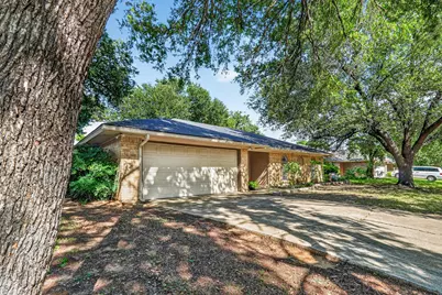 202 Laurel Street, Mansfield, TX 76063 - Photo 2