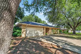 202 Laurel St, Mansfield, TX 76063 - Photo 2