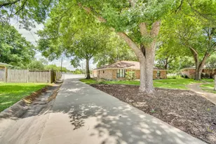 1710 Williamsburg Cir, Ennis, TX 75119 - Photo 4