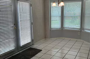 5814 Cedar Ridge Dr, Arlington, TX 76017 - Photo 6