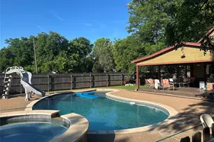 731 Kentucky St, Graham, TX 76450 - Photo 4