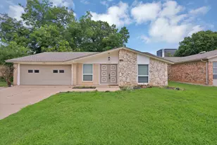 1103 Wildwood Dr, Arlington, TX 76011 - Photo 1