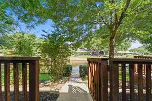 1404 Creekford Dr, Arlington, TX 76012 - Photo 32