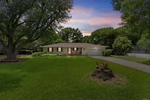325 Oakwood Dr, Lancaster, TX 75146 - Photo 1