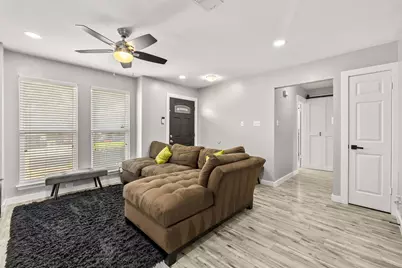 630 W Canty Street #B3, Dallas, TX 75208 - Photo 8